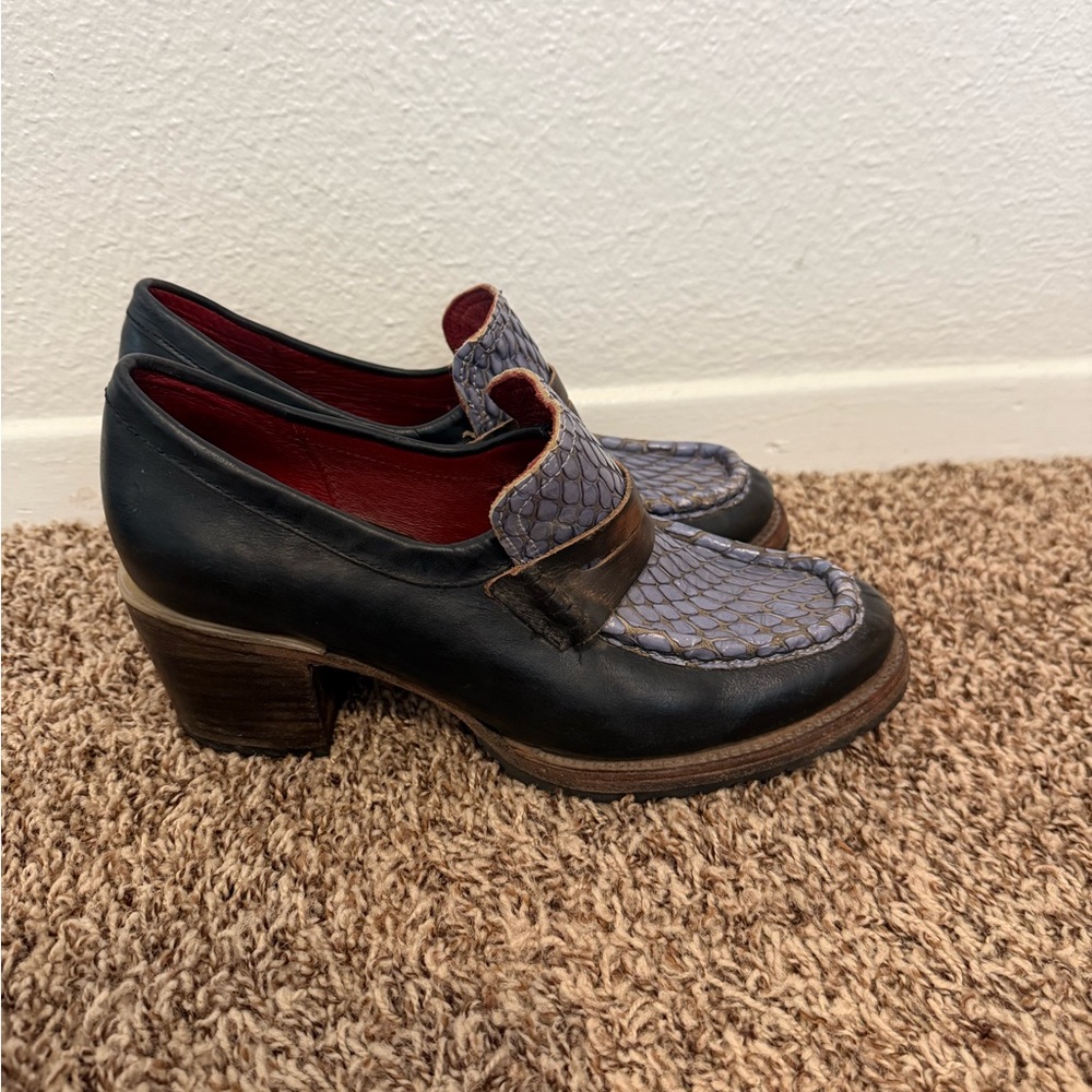 Freebird by Steven Women’s Bristol Heeled Lug Sole Loafers Croc Detail Size 9